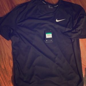 Men’s Nike tech shirt